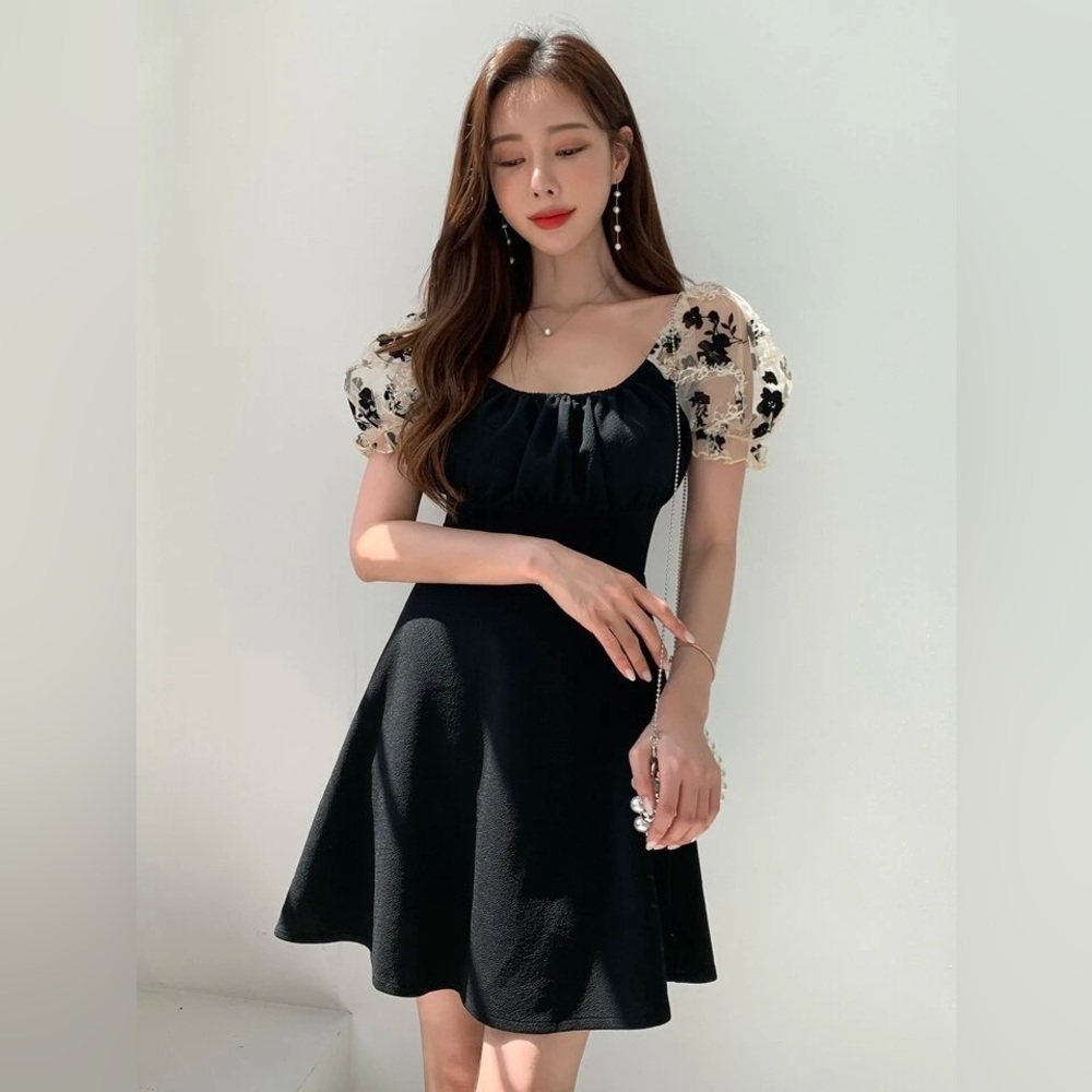 Floral puff sleeve a-line black dress